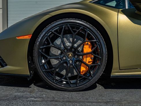Used 2023 Lamborghini Huracan EVO RWD image 15