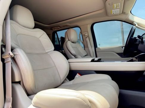 Used 2021 Lincoln Navigator L Reserve w/ Luxury Package AWD/4WD image 16
