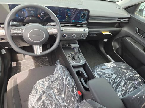New 2027 Hyundai Kona SE AWD/4WD image 12