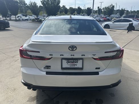 Used 2025 Toyota Camry SE w/ Convenience Package AWD/4WD image 8