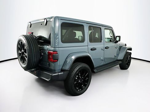 Used 2025 Jeep Wrangler Sahara image 9