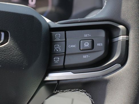 Used 2026 Jeep Cherokee Laredo AWD/4WD image 9