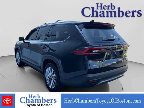 Used 2025 Toyota Grand Highlander AWD image 3