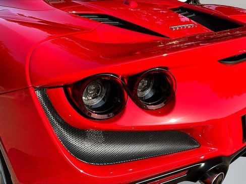 Used 2022 Ferrari F8 Tributo RWD image 20