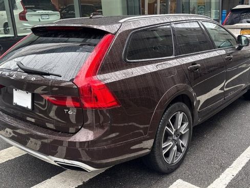 Used 2017 Volvo V90 T6 Cross Country image 8
