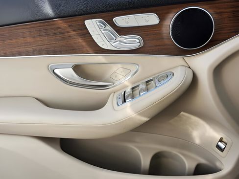 Used 2020 Mercedes-Benz GLC 300 4MATIC image 35