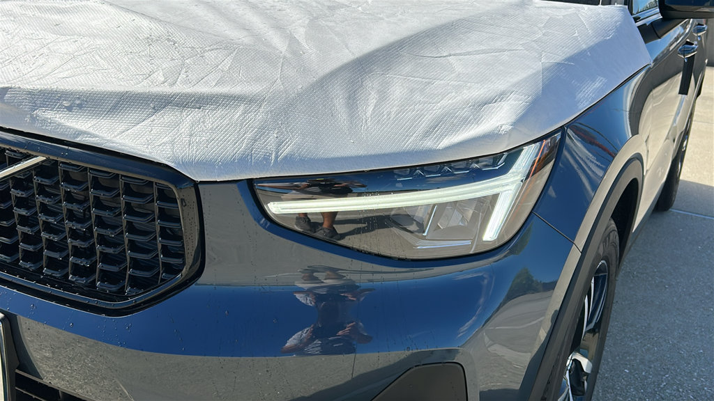 New 2026 Volvo XC40 B5 Core w/ Climate Package AWD/4WD image 7