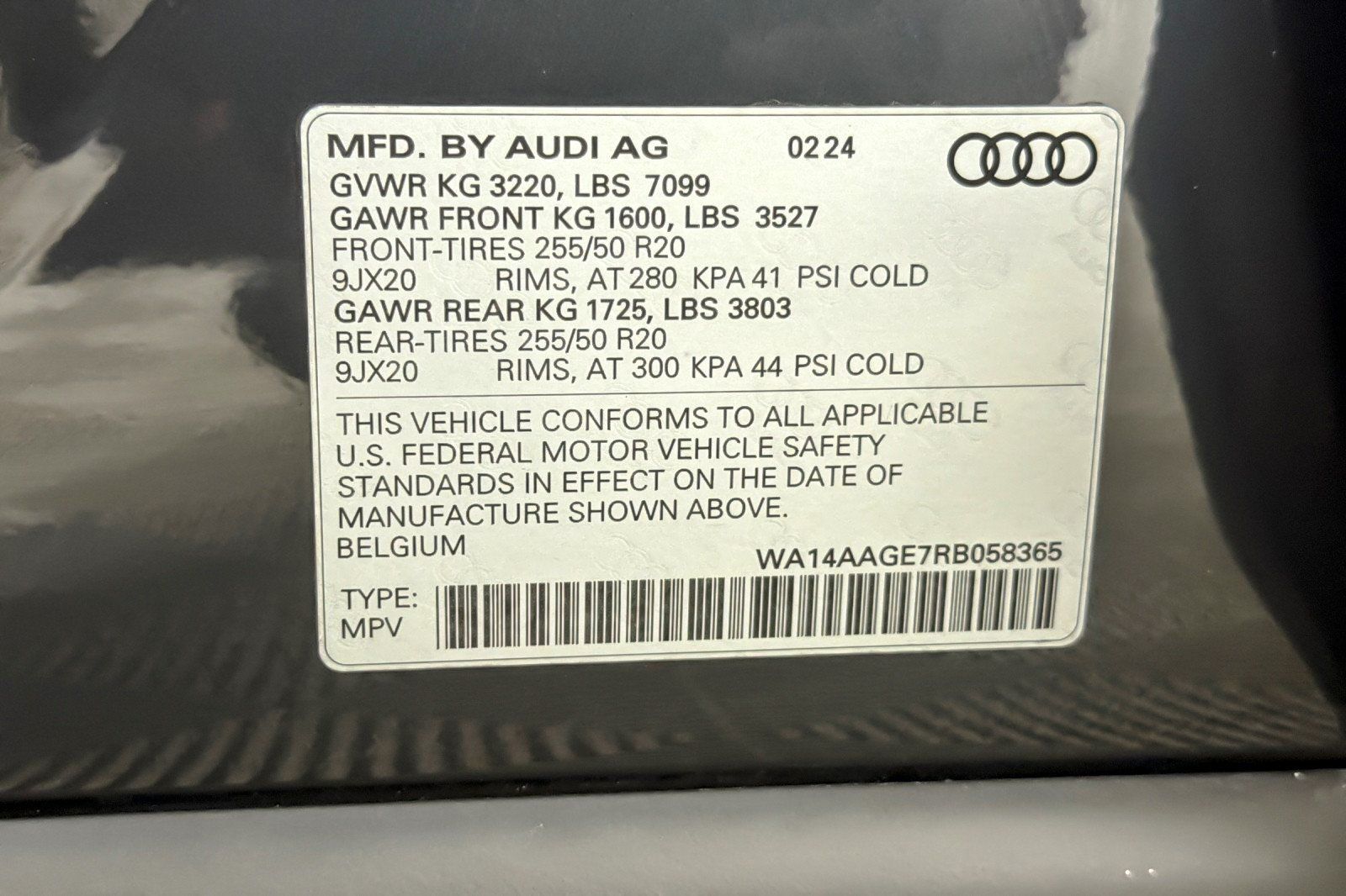 Used 2024 Audi Q8 e-tron Premium AWD/4WD image 28