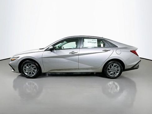 Used 2026 Hyundai Elantra Hybrid FWD image 4