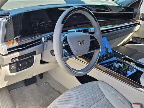 Used 2026 Cadillac Escalade ESV Platinum Sport w/ LPO, ONYX Package AWD/4WD image 10