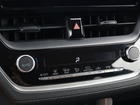 Used 2024 Toyota Corolla Cross LE image 20