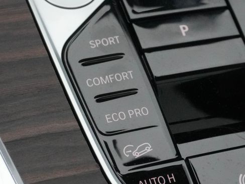 Certified 2026 BMW X7 xDrive40i w/ M Sport Package image 27