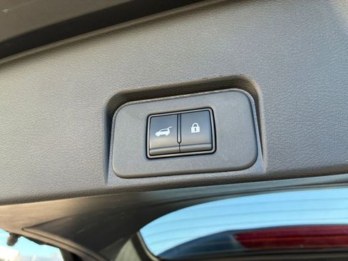 Used 2025 Nissan Rogue SV image 23