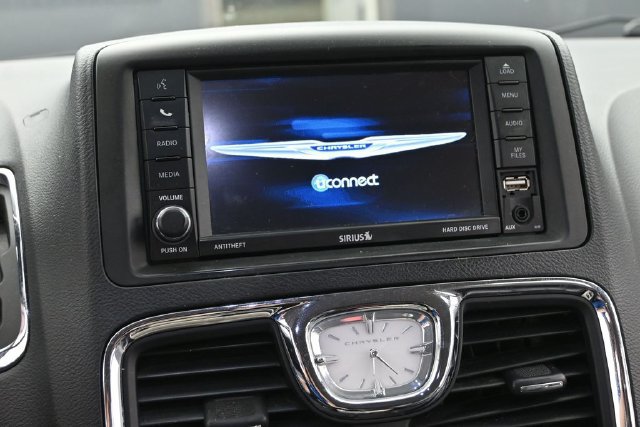 Used 2016 Chrysler Town & Country Touring w/ Driver Convenience Group FWD image 24
