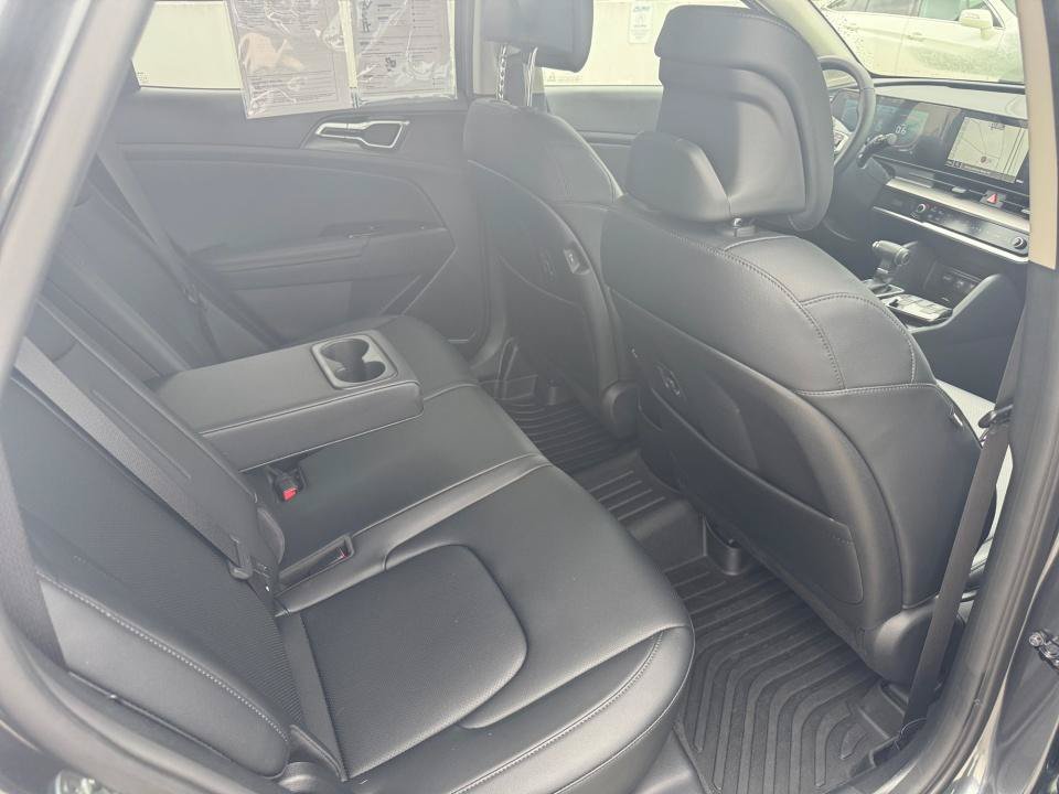 Used 2025 Kia Sportage EX AWD/4WD image 28