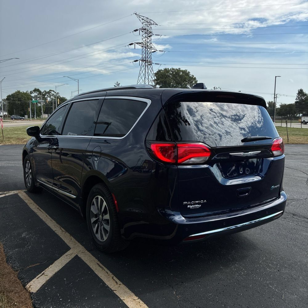 Used 2020 Chrysler Pacifica Limited w/ Advanced Safetytec Group FWD image 4