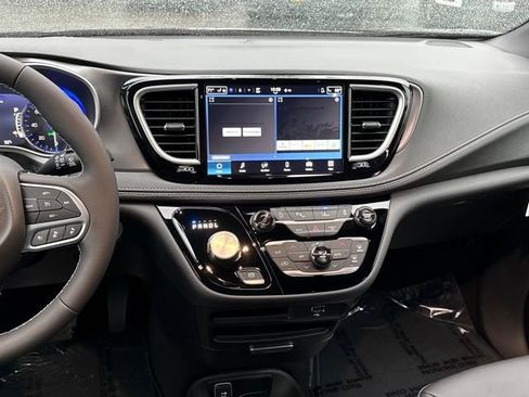 New 2026 Chrysler Pacifica Select image 11