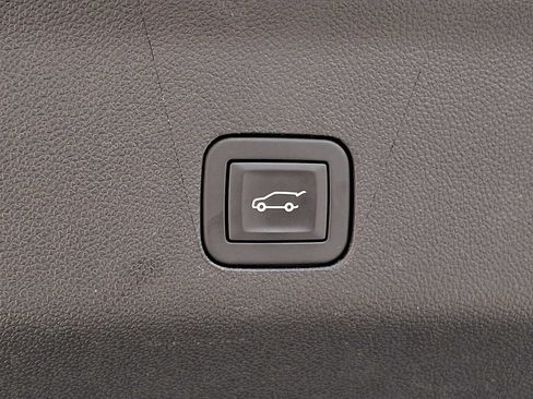 Used 2025 GMC Yukon Denali AWD/4WD image 28