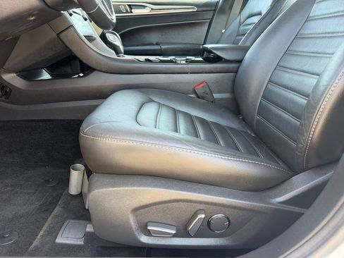 Used 2015 Ford Fusion SE w/ Equipment Group 202A FWD image 11
