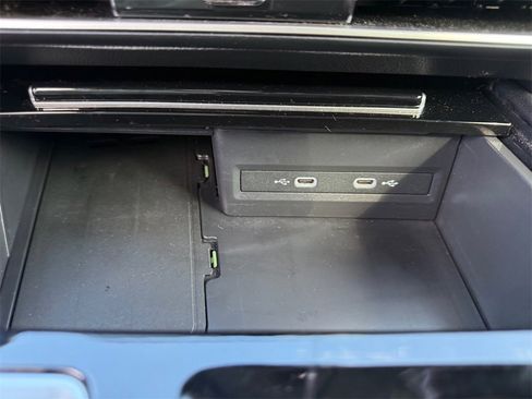 Used 2025 Volkswagen Atlas SE image 31