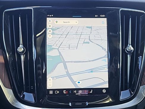 Used 2025 Volvo V60 B5 Cross Country Plus image 7