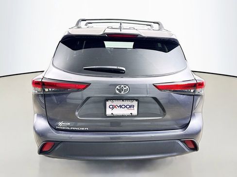 Certified 2023 Toyota Highlander FWD image 6