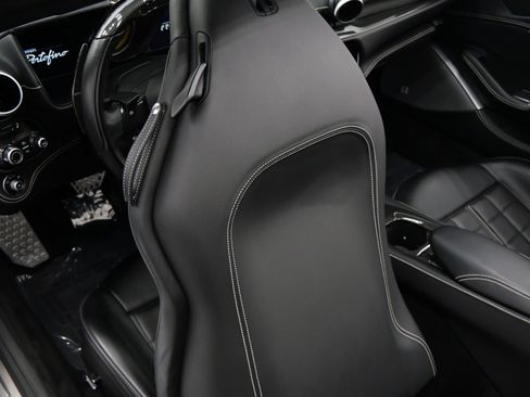 Used 2019 Ferrari Portofino RWD image 28