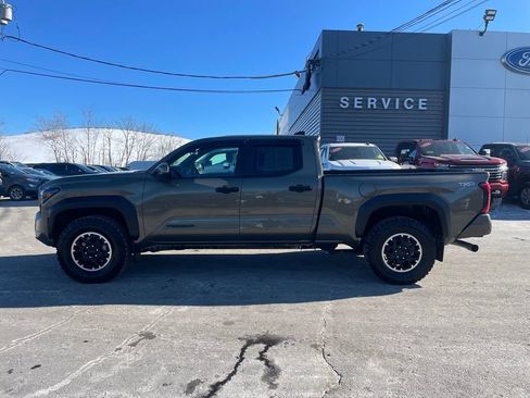 Used 2024 Toyota Tacoma TRD Off-Road image 2