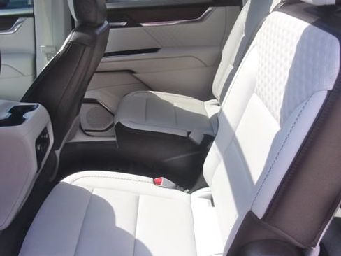 Used 2025 GMC Acadia Denali w/ Super Cruise Package AWD/4WD image 29
