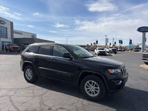 Used 2020 Jeep Grand Cherokee Laredo image 2