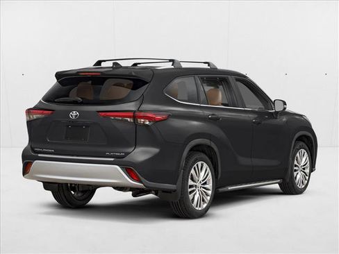 New 2026 Toyota Highlander Platinum image 2