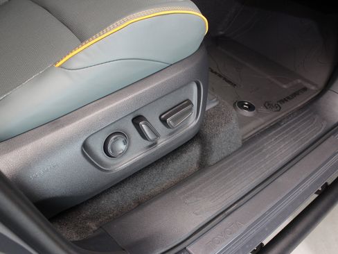 Used 2025 Toyota 4Runner Trailhunter image 60