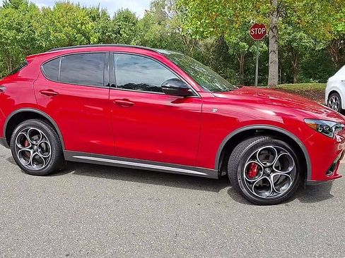 New 2024 Alfa Romeo Stelvio Ti image 9