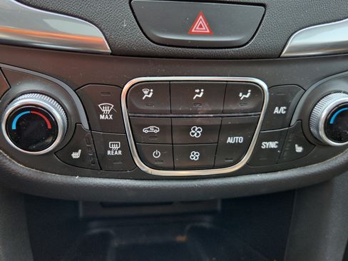 Used 2021 Chevrolet Equinox Premier AWD/4WD image 30