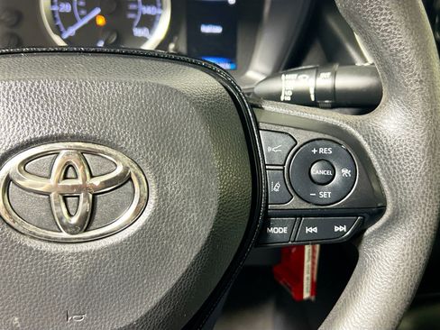 Used 2020 Toyota Corolla LE FWD image 19