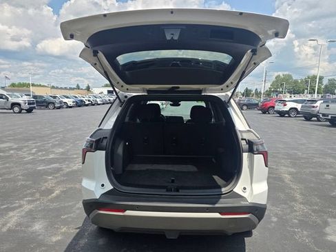 Used 2025 Chevrolet Equinox LT w/ Safety and Technology Package AWD/4WD image 5
