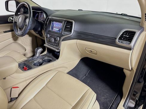 Used 2020 Jeep Grand Cherokee Laredo image 26