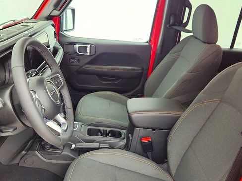 Used 2025 Jeep Wrangler Unlimited Sahara w/ Safety Group image 20