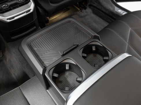 Used 2023 BMW 760i xDrive w/ Parking Assistance Package image 28