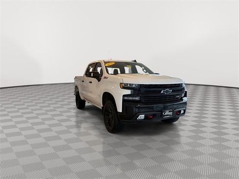 Used 2020 Chevrolet Silverado 1500 LT Trail Boss w/ Convenience Package image 2
