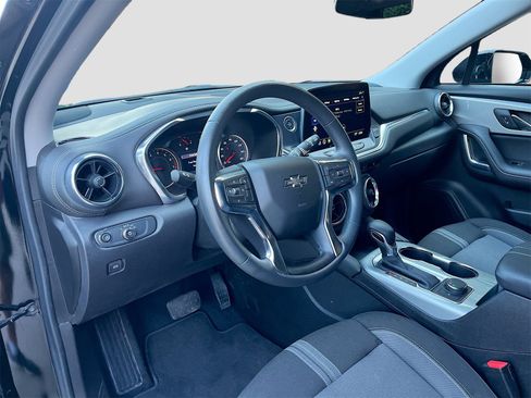 Used 2025 Chevrolet Blazer LT image 9