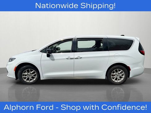 Used 2024 Chrysler Pacifica Touring-L FWD image 5