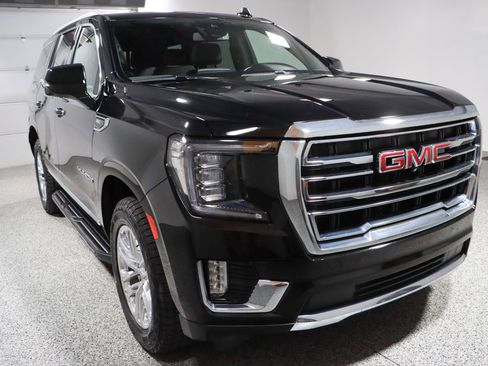 Used 2023 GMC Yukon SLT w/ SLT Luxury Package AWD/4WD image 5
