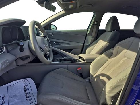Used 2023 Hyundai Elantra SE image 9