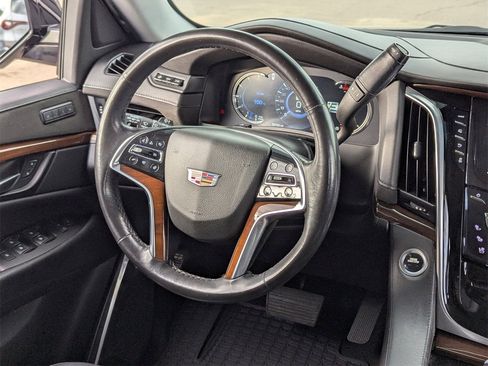 Used 2019 Cadillac Escalade Luxury image 18