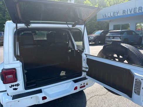 Used 2021 Jeep Wrangler Unlimited Sahara AWD/4WD image 7