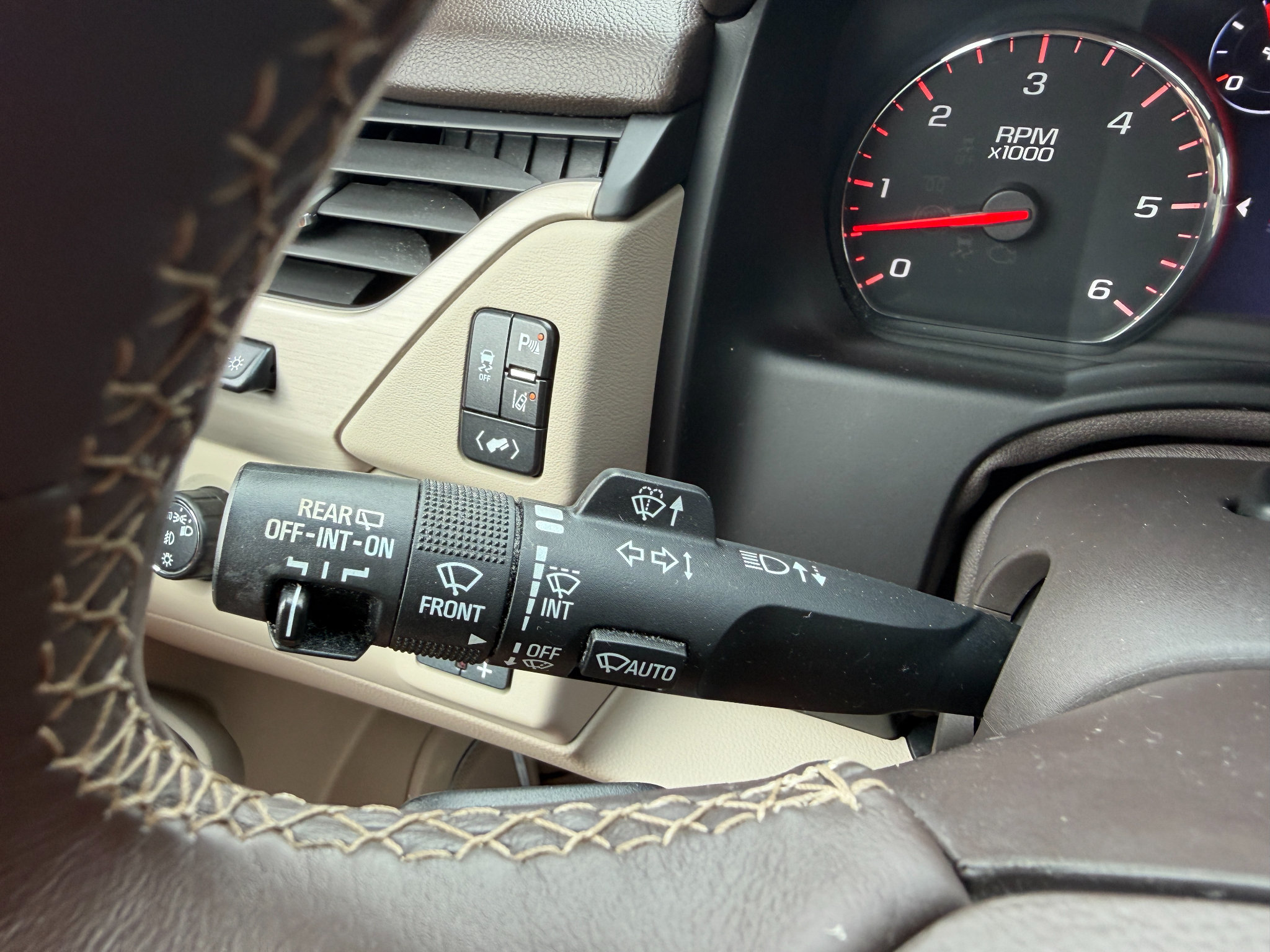 Used 2015 GMC Yukon Denali w/ Touring Package AWD/4WD image 49