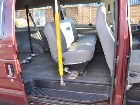 Used 2005 Ford E-350 and Econoline 350 XL RWD image 32