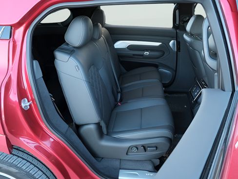 New 2024 VinFast VF 9 Plus AWD/4WD image 21