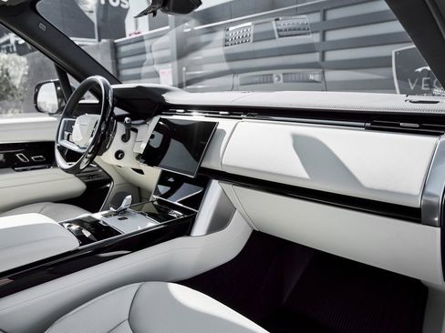 Used 2026 Land Rover Range Rover Long Wheelbase SE image 38